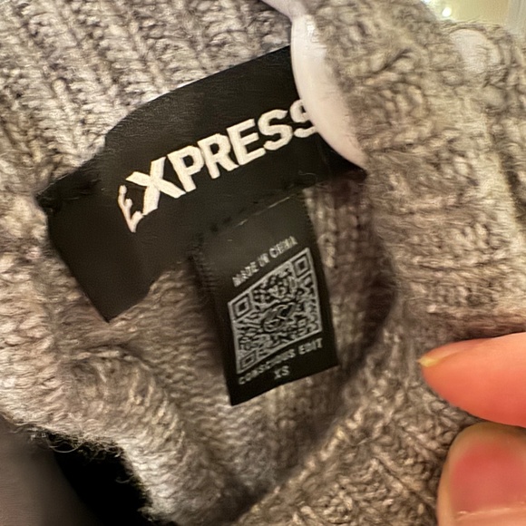 Express - Sweater (Size XS) with Elegant bow detail at the back - Picture 3 of 4